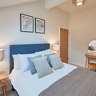 Host Stay Skyline Apartment