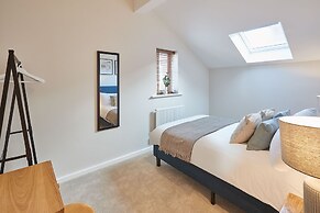 Host Stay Skyline Apartment