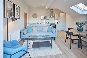 Host Stay Skyline Apartment