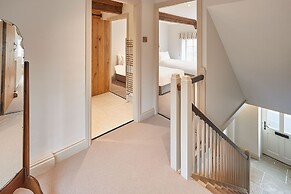 Host Stay The Cobbles