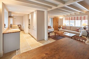 Host Stay The Cobbles