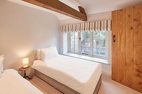 Host Stay The Cobbles