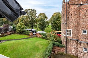 Host Stay Feversham House