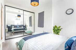 Host Stay Feversham House