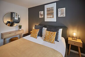 Host Stay Shipwrights