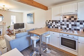 Host Stay Robins Den