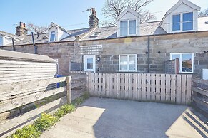 Host Stay Robins Den