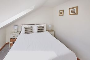 Host Stay Robins Den