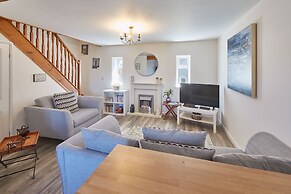 Host Stay Robins Den