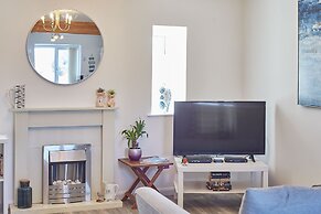 Host Stay Robins Den