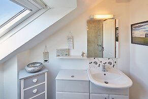 Host Stay Robins Den