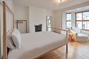 Host Stay Emerald Residence