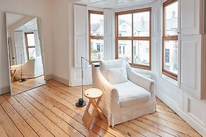 Host Stay Emerald Residence