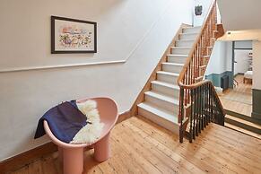 Host Stay Emerald Residence