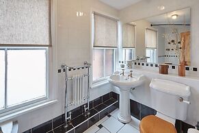 Host Stay Emerald Residence