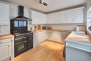 Host Stay Emerald Residence