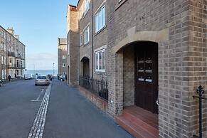 Host Stay Amber Shores