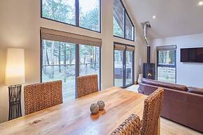 Host Stay Simon Howe Lodge