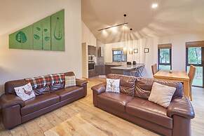 Host Stay Simon Howe Lodge