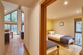 Host Stay Simon Howe Lodge