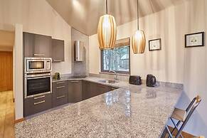 Host Stay Simon Howe Lodge