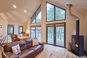 Host Stay Simon Howe Lodge