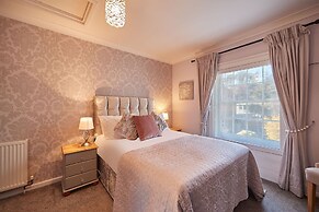 Host Stay Rosedale House