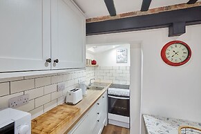 Host Stay Thimble Cottage