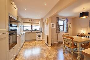 Host Stay Wood Street Cottage