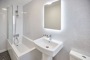 Host Stay Seaview Retreat