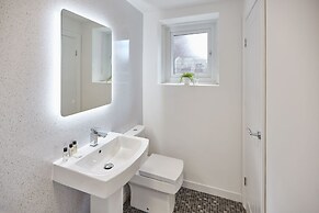 Host Stay Seaview Retreat