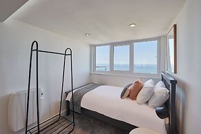 Host Stay Pier View Penthouse