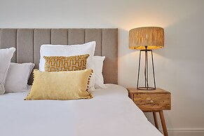 Host Stay Freshwater View