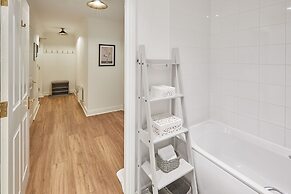 Host Stay Freshwater View