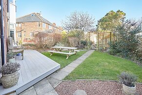 Host Stay Puffin House