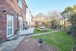 Host Stay Puffin House