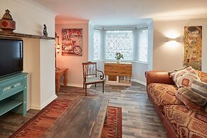 Host Stay In The Key Of Sea