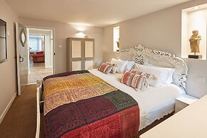 Host Stay In The Key Of Sea