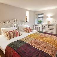 Host Stay In The Key Of Sea