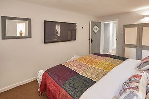 Host Stay In The Key Of Sea