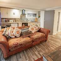 Host Stay In The Key Of Sea