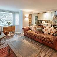 Host Stay In The Key Of Sea