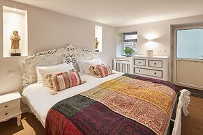 Host Stay In The Key Of Sea