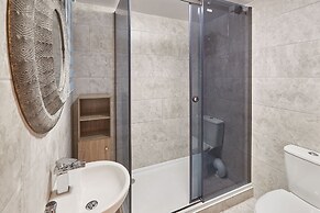 Host Stay In The Key Of Sea