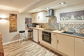 Host Stay In The Key Of Sea