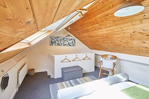 Host Stay Ocean Wave