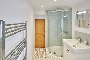 Host Stay Spring Cottage