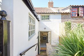 Host Stay Spring Cottage