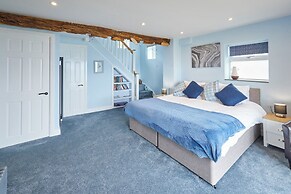 Host Stay Fairview House