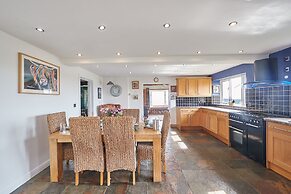 Host Stay Fairview House